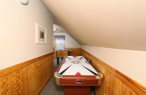 Pigeon Forge Ski Chalet | Cozy Chalet for perfect for rest and rejuvenation