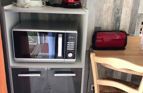 La Suze-sur-Sarthe Ski Chalet | Cozy Chalet Near Nature, Zoo, and Le Mans – Terrace, Pool, Pet-Friendly, Cycling Amenities