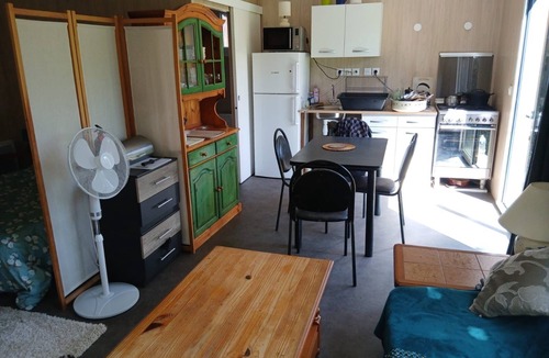 Cavan Ski Chalet | Cozy chalet in charming Cavan with AC