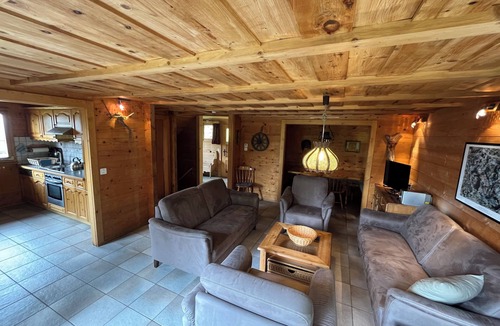 St. Niklaus Ski Chalet | Cozy chalet in the mountains