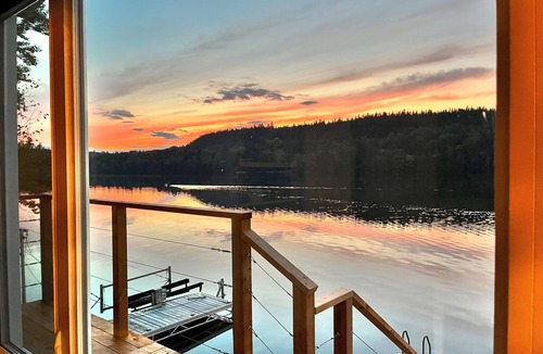 St-Aubert Ski Chalet | Cozy chalet. Lakeside. Spa.