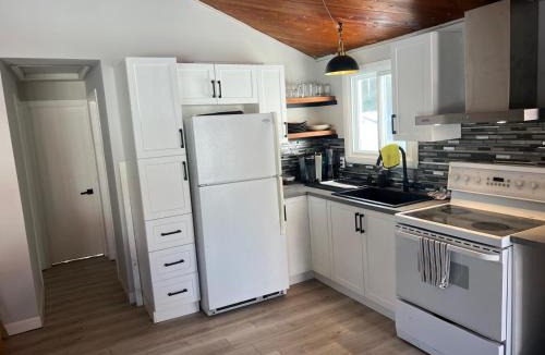 The Bluff House | Cozy chalet near the beach