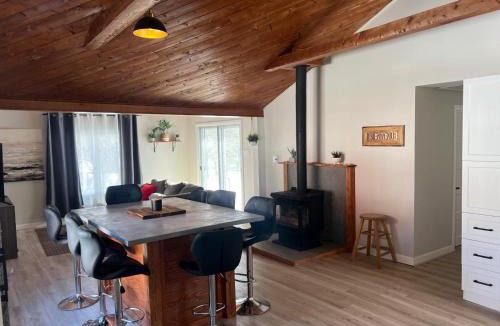 The Bluff House | Cozy chalet near the beach