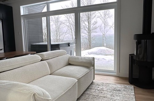 Saint Come Ski Chalet | Cozy Chalet Near Val St-Côme | Sleeps 5 | Fireplace & Nature Retreat