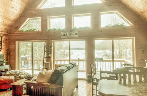 Richland Ski Chalet | Cozy Chalet retreat on Lake Pennock