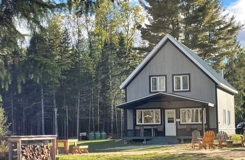La Macaza Ski Chalet | Cozy chalet surrounded by pure nature with no neighbors in sight.