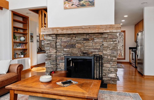 Wintergreen House | Cozy chalet w/king beds, fireplace, and hot tub. Close to hiking! Dog-friendly!
