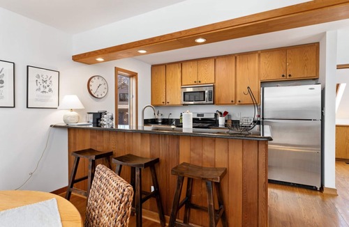 Wintergreen House | Cozy chalet w/king beds, fireplace, and hot tub. Close to hiking! Dog-friendly!