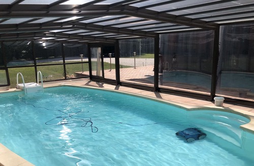 Seranon Ski Chalet | COZY CHALET WITH COVERED POOL