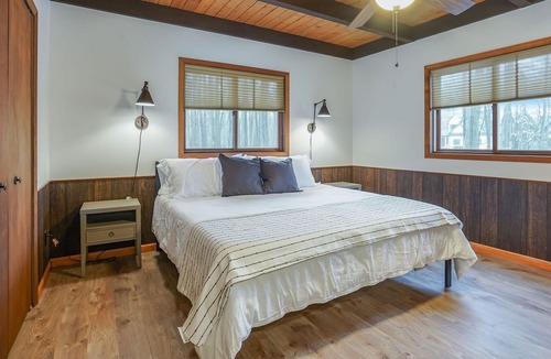 Canadian Lakes Ski Chalet | Cozy Chalet with Private Hot Tub
