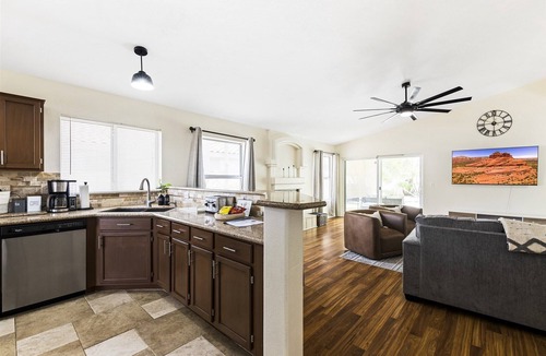 Provinces Master Community House | Cozy Chandler home with private pool!