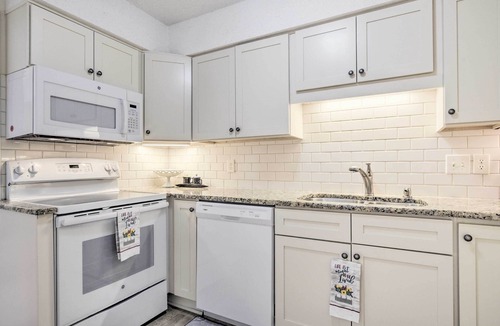 Chapel Hill Condo | Cozy Chapel Hill Condo ~ 2 Mi to UNC & Dtwn!
