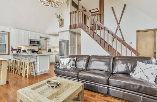 Basye Cabin | Cozy Charming Cabin 1 Block from Bryce Resort to Bike 🚴🏻‍♂️ Golf 🏌️‍♀️Hike 🥾
