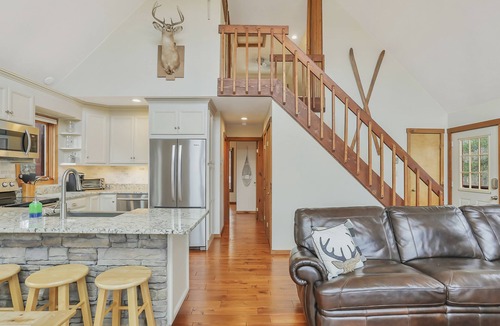 Basye Cabin | Cozy Charming Cabin 1 Block from Bryce Resort to Bike 🚴🏻‍♂️ Golf 🏌️‍♀️Hike 🥾