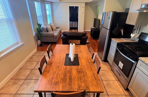 Malden House | Cozy Charming Convenient 3 bedroom apartment