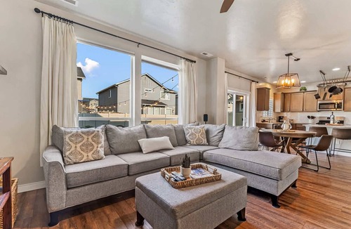 Eagle House | Cozy & Charming Home in Eagle Id