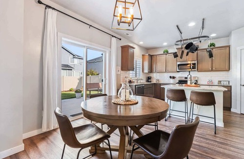 Eagle House | Cozy & Charming Home in Eagle Id