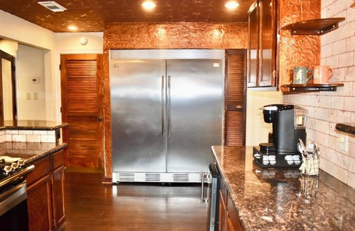 Beaumont House | Cozy, Charming & Peaceful 3-bedroom house with AC, WiFi in delightful Beaumont .