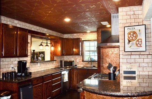 Beaumont House | Cozy, Charming & Peaceful 3-bedroom house with AC, WiFi in delightful Beaumont .
