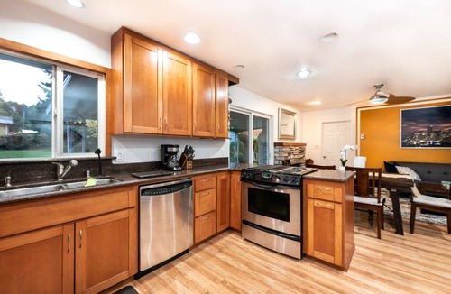 Tukwila House | Cozy Charming Rambler !