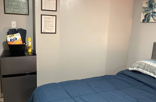Newark Bed & Breakfast | Cozy &Charming room E !