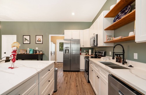 Alta Vista House | Cozy & Charming Two-Bedroom Home in Downtown San Antonio - Alta Vista