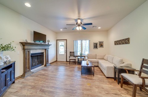 Checotah House | Cozy Checotah Retreat w/Deck Near Eufaula Lake