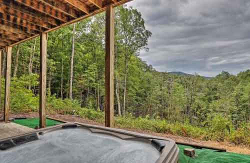Hidden Lake House | Cozy Cherry Log Cabin about 10 Mi to Mercier Orchards