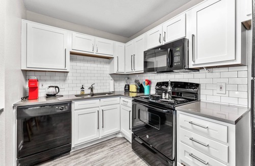 Pleasant Valley Apartment | Cozy Chic 2BR King Suite w Gym& close to DT
