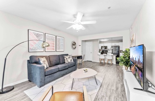 Pleasant Valley Apartment | Cozy Chic 2BR King Suite w Gym& close to DT