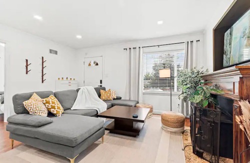 Fairview House | Cozy Chic 3Bed/2Ba Haven Awaits.