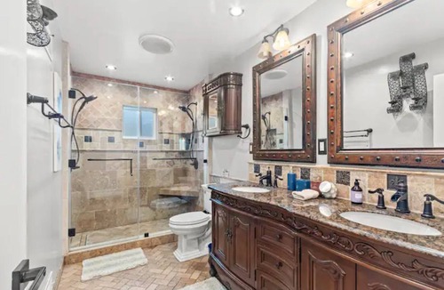 Fairview House | Cozy Chic 3Bed/2Ba Haven Awaits.