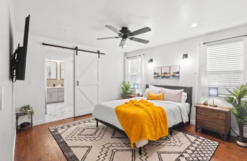 Fairview House | Cozy Chic 3Bed/2Ba Haven Awaits.