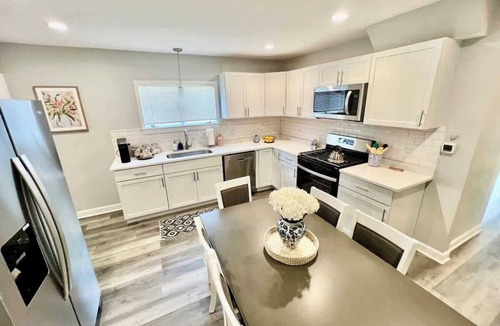 St. Charles House | Cozy Chic 4BD 2BA Home in St Charles