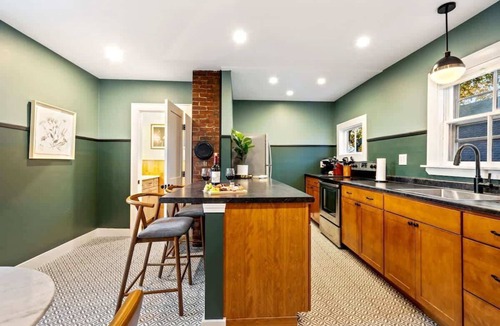 Deering Center Apartment | Cozy & Chic Apartment 2BR 1.5BA