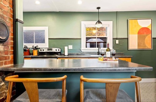 Deering Center Apartment | Cozy & Chic Apartment 2BR 1.5BA