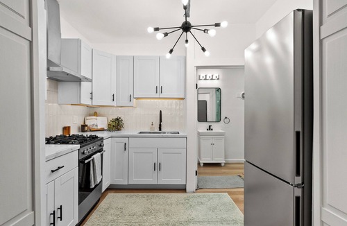 Downtown Oakland Apartment | Cozy chic downtown Oakland condo.