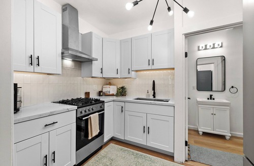 Downtown Oakland Apartment | Cozy chic downtown Oakland condo.