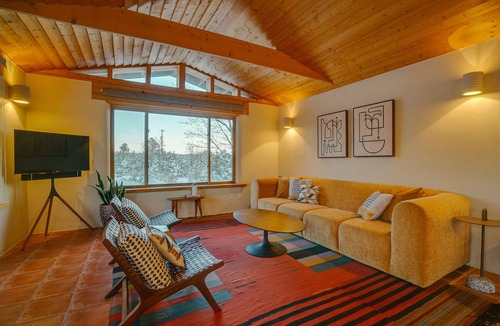 San Cristobal House | Cozy Chic Getaway Surrounded by Mountain Views & Carson National Forest