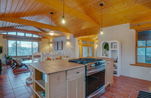 San Cristobal House | Cozy Chic Getaway Surrounded by Mountain Views & Carson National Forest