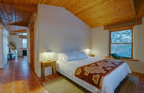 San Cristobal House | Cozy Chic Getaway Surrounded by Mountain Views & Carson National Forest