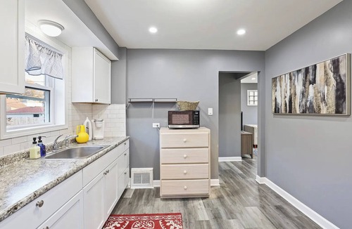 Forestview House | Cozy Chic Home close to Oakbrook