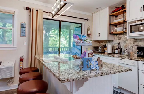 Lake Lure Condo | Cozy Chic Lake Lure Studio Rumbling Bald Resort Access!