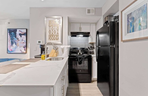 Allandale Apartment | Cozy chic studio close to Downtown and Domain