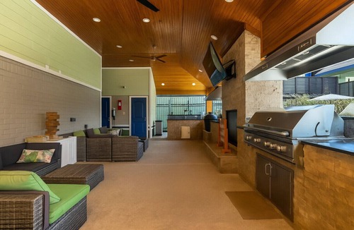 North Houston Apartment | Cozy & Chic - Worker Friendly w/Gym Pool & Lndry