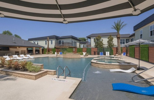 North Houston Apartment | Cozy & Chic - Worker Friendly w/Gym Pool & Lndry