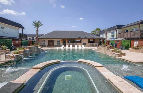 North Houston Apartment | Cozy & Chic - Worker Friendly w/Gym Pool & Lndry