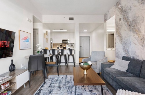 Charlotte Center City Apartment | Cozy City Charm | Spacious, Parking, Balcony, Gym