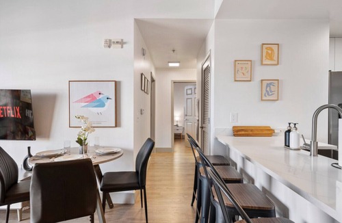 Charlotte Center City Apartment | Cozy City Charm | Spacious, Parking, Balcony, Gym