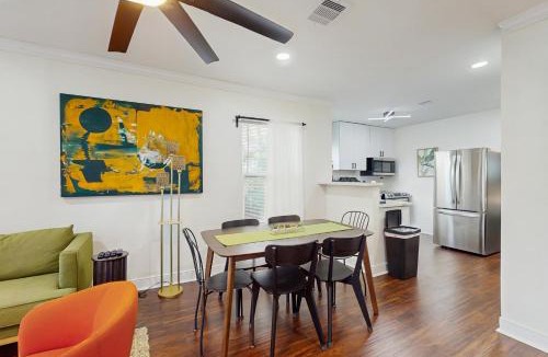 South Central Houston House | Cozy City Cottage